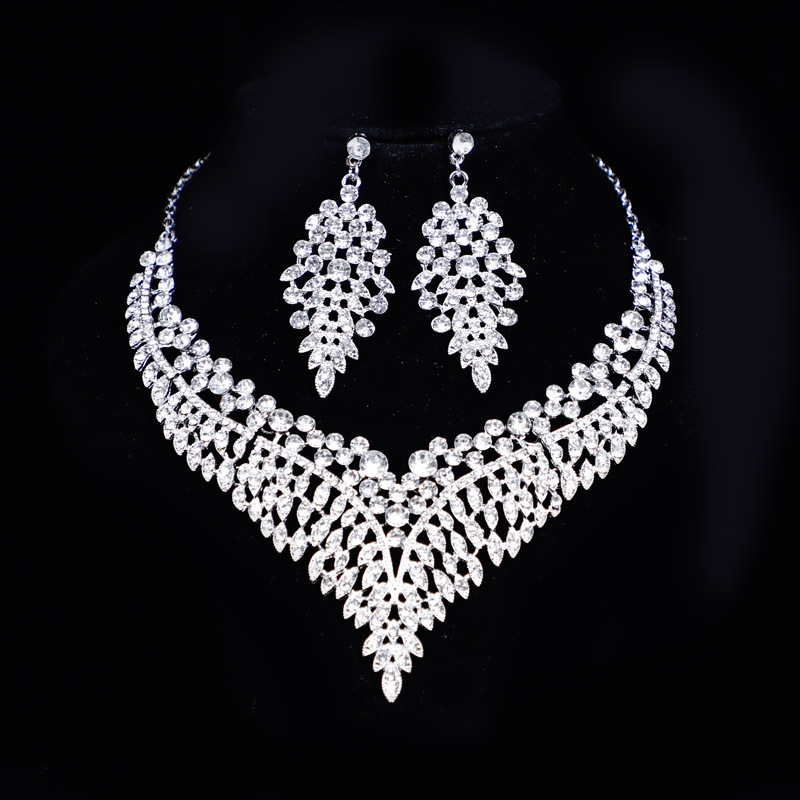 European and American fashion elegant bridal dinner dress diamond necklace generous exaggerated clavicle chain earrings suit wholesale jewelry European and American fashion elegant bridal dinner dress diamond necklace generous exaggerated clavicle chain earrings suit wholesale jewelry