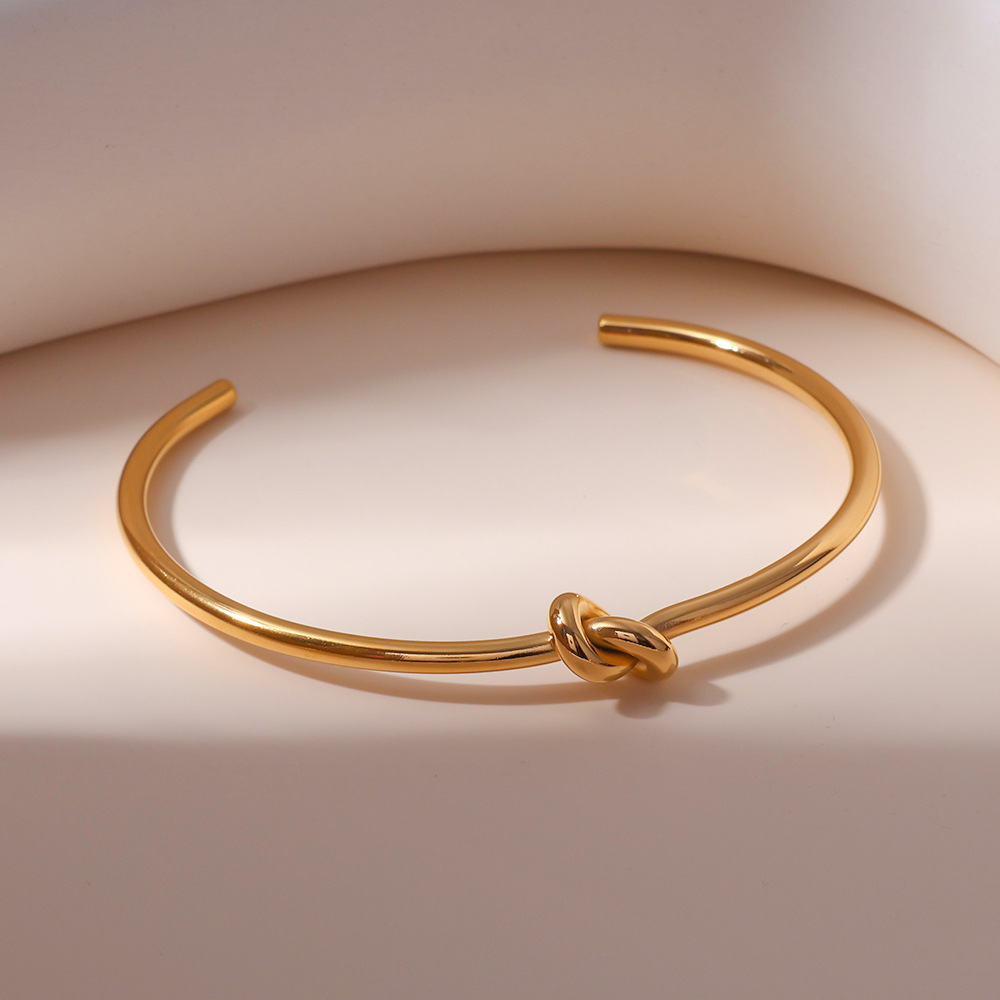 Ins estilo simple personalidad acero inoxidable anudado nudo pulsera abierta pulsera oro real de 18K chapado al por mayor