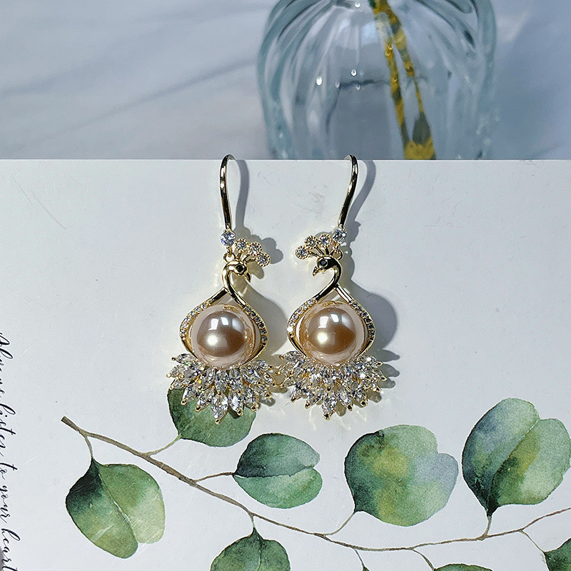 Fashionable earrings from pearl