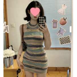 纯欲风辣妹撞色条纹挂脖针织连衣裙女夏季新款修身显瘦包臀吊带裙