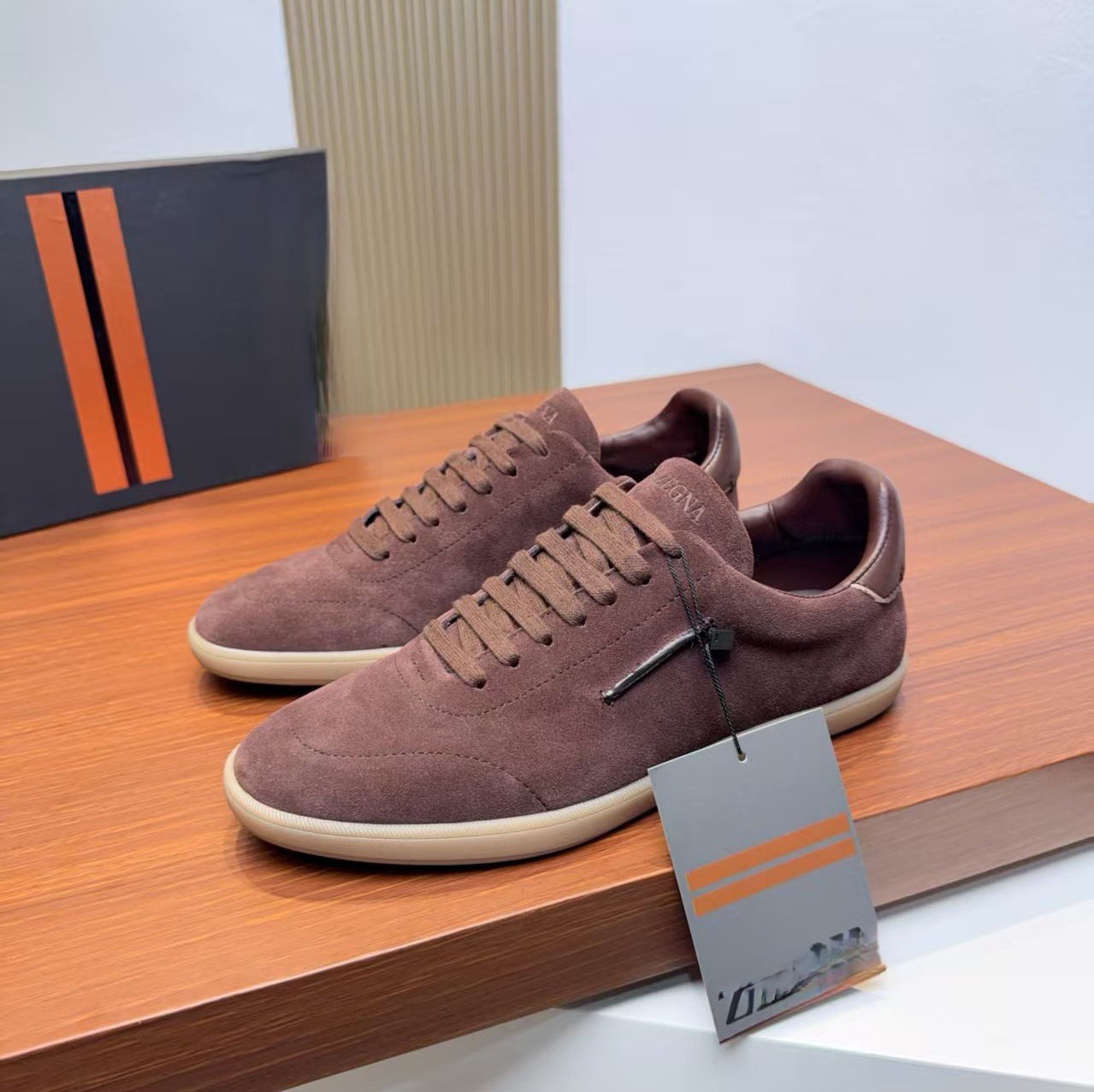Estación europea nueva suela gruesa zapatos deportivos de hombre zapatos de cabeza redonda zapatos de negocios zapatos de cuero casuales de alta gama zapatos blancos pequeños