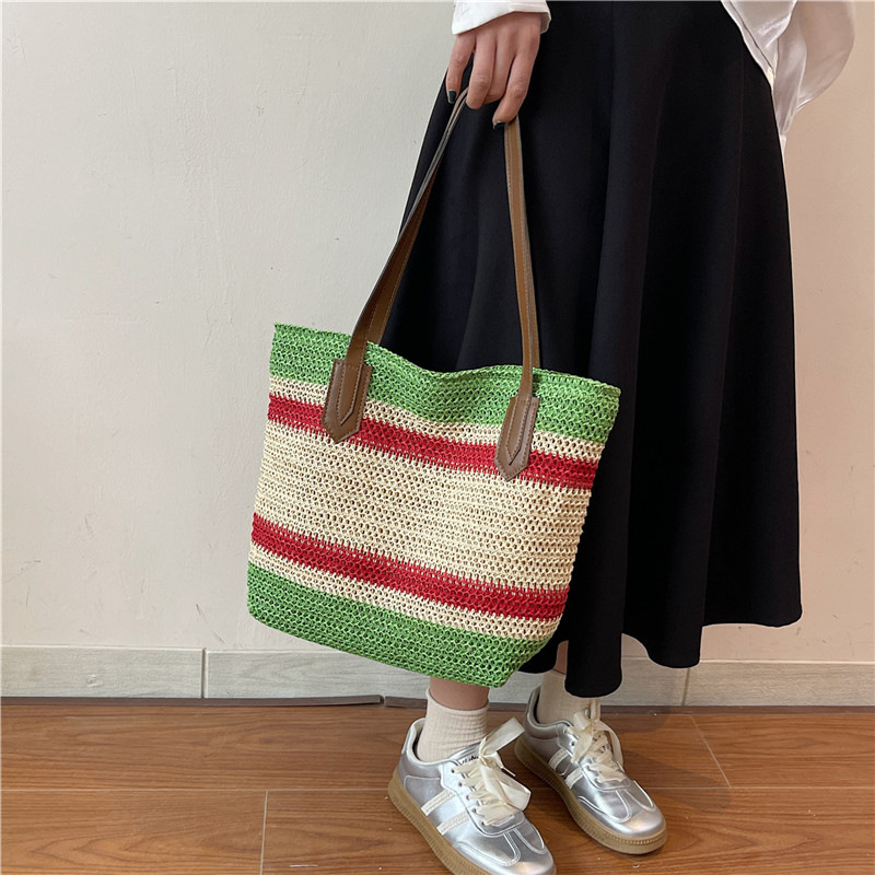 Wholesale of new straw woven bags for Spring 2025, large-capacity cross-border trendy and fashionable tote bags, casual commuting underarm bags undefined