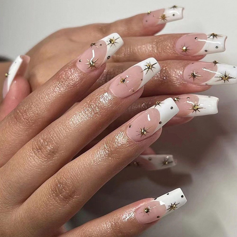 El comercio exterior de diamantes franceses estrella y luna desgaste uñas Y2K dulce trapezoidal largo blanqueamiento de uñas 24 piezas de uñas falsas lote mixto