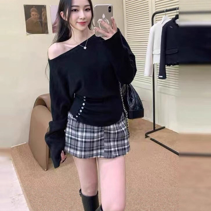 气质斜领设计感露肩长袖毛衣女秋季新款时髦个性褶皱收腰针织上衣|undefined