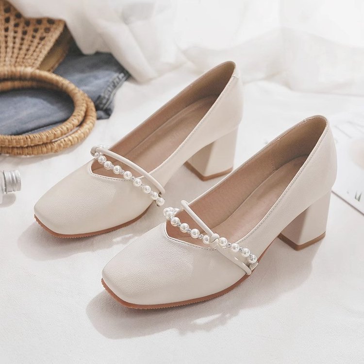 Zapatos de tacones altos de alta calidad para mujeres 2025, nuevos zapatos de estilo extranjero, zapatos de cuero rojos, zapatos de talón grueso con falda