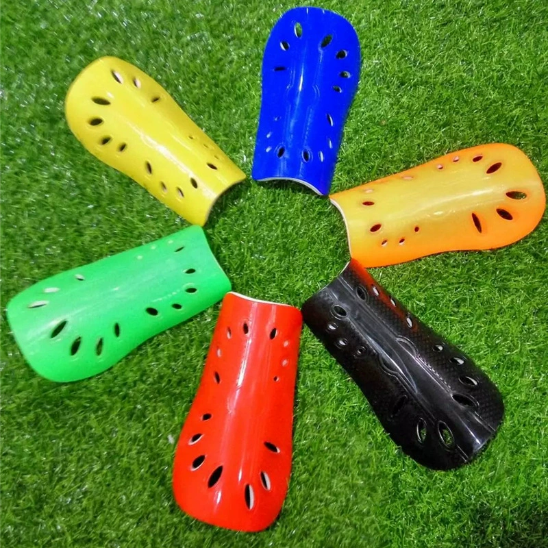 Футбольные щитки для голени