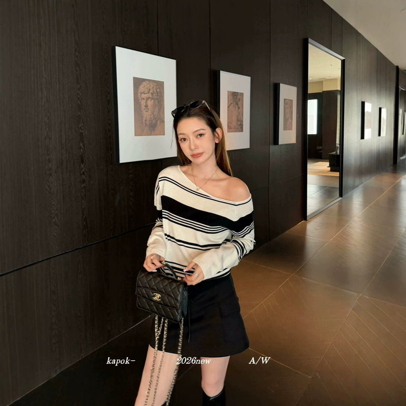 Thirteen Lines【KAPOK】New Autumn Collection! Stylish one-shoulder long-sleeve striped versatile knit sweater 26789