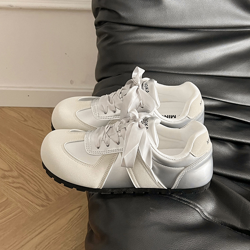 Casual retro Commuter 2025 nuevo estilo primavera y otoño ligero fondo delgado deportes todo fósforo punta redonda fondo plano puff zapatos de entrenamiento alemán para mujer