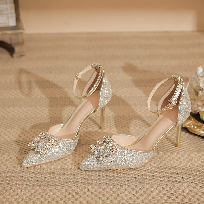 Золотые шампанское туфли на каблуке женские stilettos квадратная пряжка rhinestone Hollow обувь модные подружки невесты свадебные туфли 2024 новые одиночные туфли