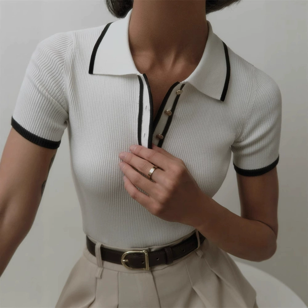 Облегающий топ с короткими рукавами и лацканами, лето 2025, новый стиль, облегающий трикотаж контрастного цвета в европейском и американском стиле.