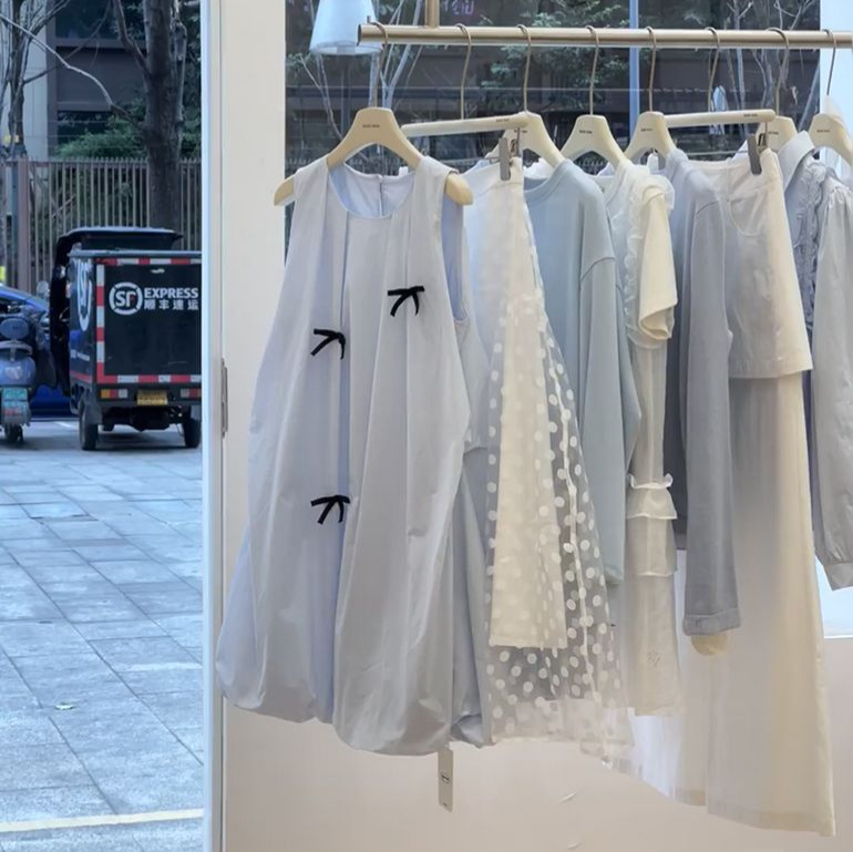 Original designer high-end brand women's clothing discount wholesale store withdrawal genuine goods tail inventory clearance Original designer high-end brand women's clothing discount wholesale store withdrawal genuine goods tail inventory clearance
