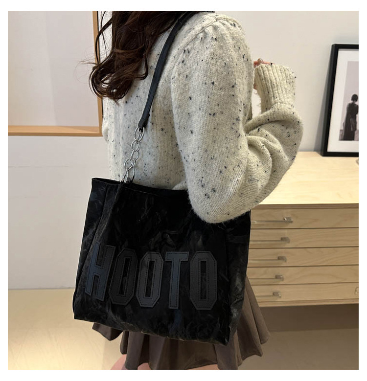 Large-capacity tote bag, high-quality and fashionable handbag for women, simple letter underarm bag for college students in class and at work undefined