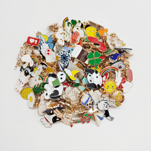 Cute Japanese-style brooch pin accessory, personalized badge pin, clothing accessory, cartoon neckline pin