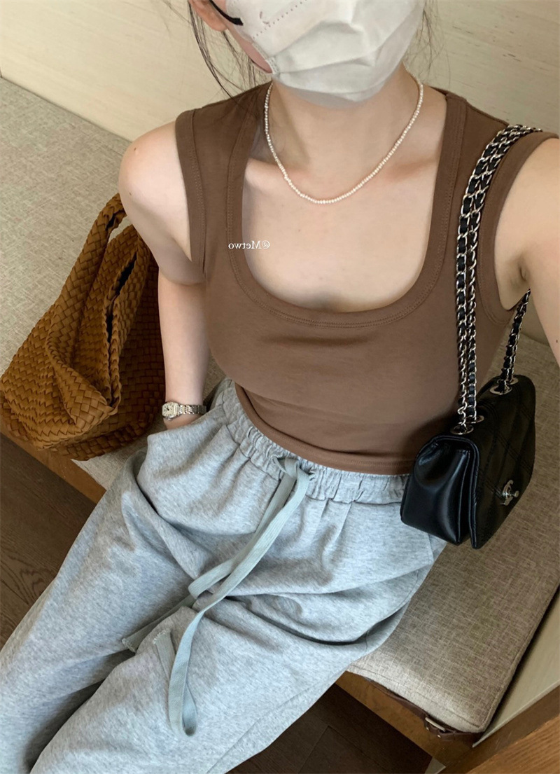 Black summer short elegant T-shirt for leisure