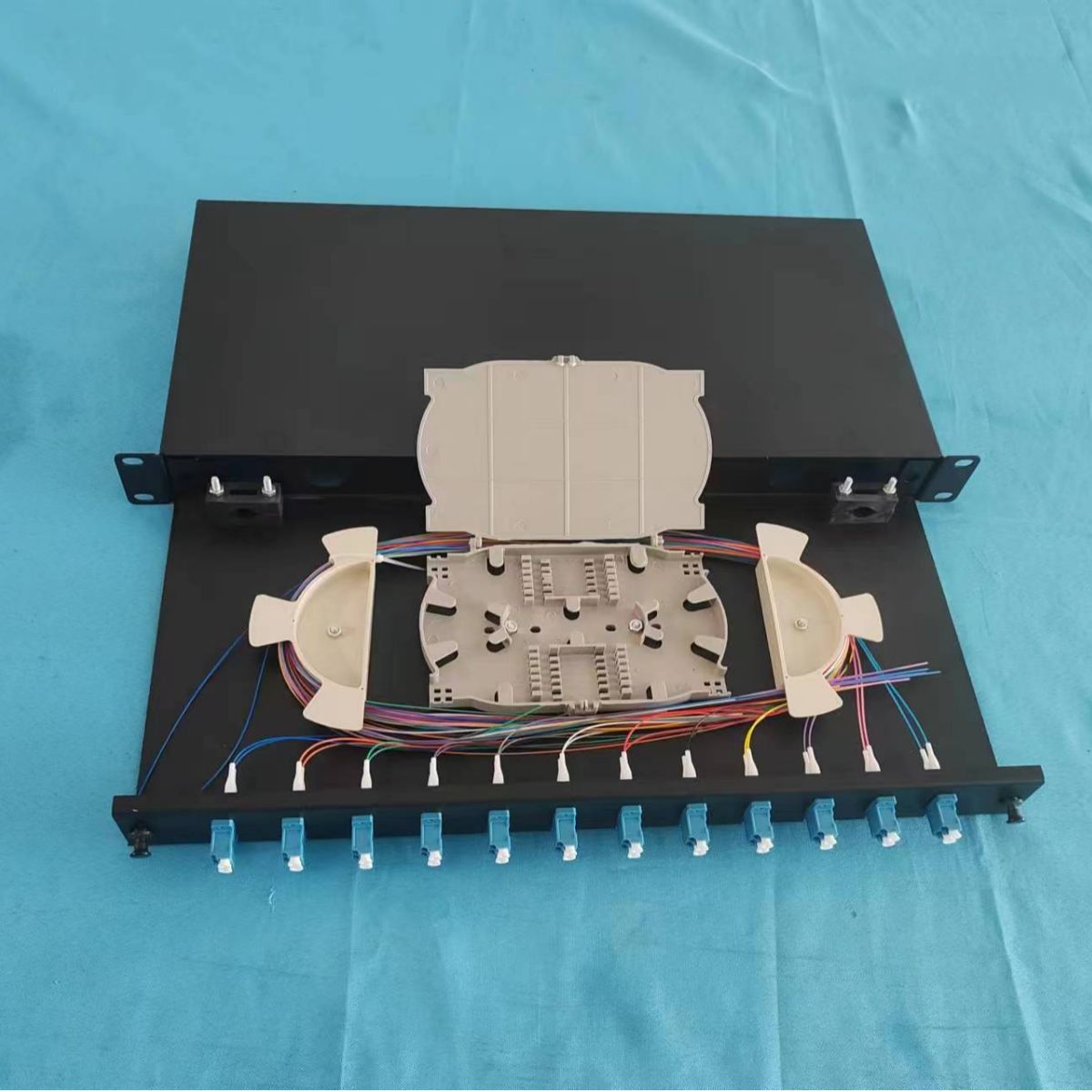 无导轨抽拉光纤配线架 12口24芯LC满配光纤盒 单元箱热卖