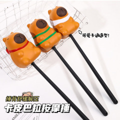 カピバラマッサージはハンマー棒を叩いてかわいいカピバラのハンマーの首と肩の経絡をたたいて背中をたたいて背をたたいて器をたたいた