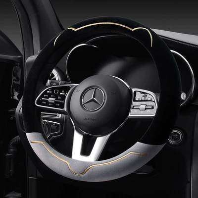 On behalf of wholesale winter steering wheel cover universal thick short velvet new cute women's car handle set winter plush