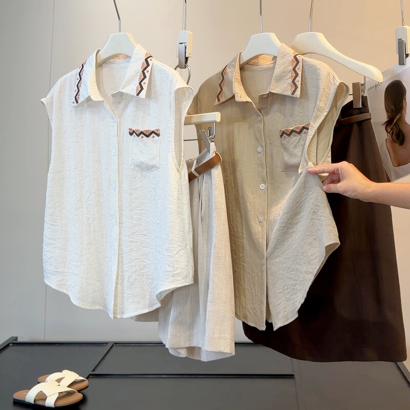 Summer New Style Polo Collar Sleeveless Cotton and Linen Shirt for Women, New Design with Embroidery, Loose Fit, Slimming, Versatile Top Summer New Style Polo Collar Sleeveless Cotton and Linen Shirt for Women, New Design with Embroidery, Loose Fit, Slimming, Versatile Top