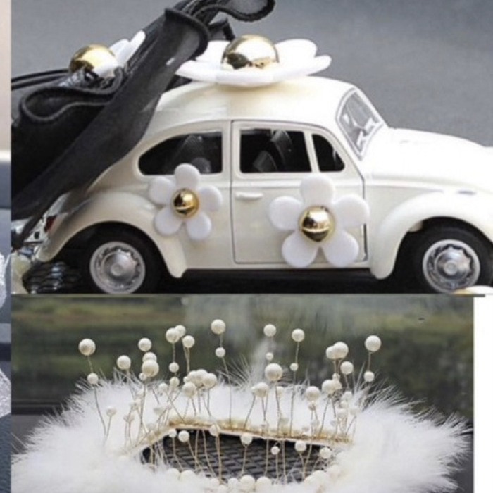Little Daisy modelo de coche decoración de coche coche clásico aleación personalidad arco decoración de coche consola central cojín de pelo mujer