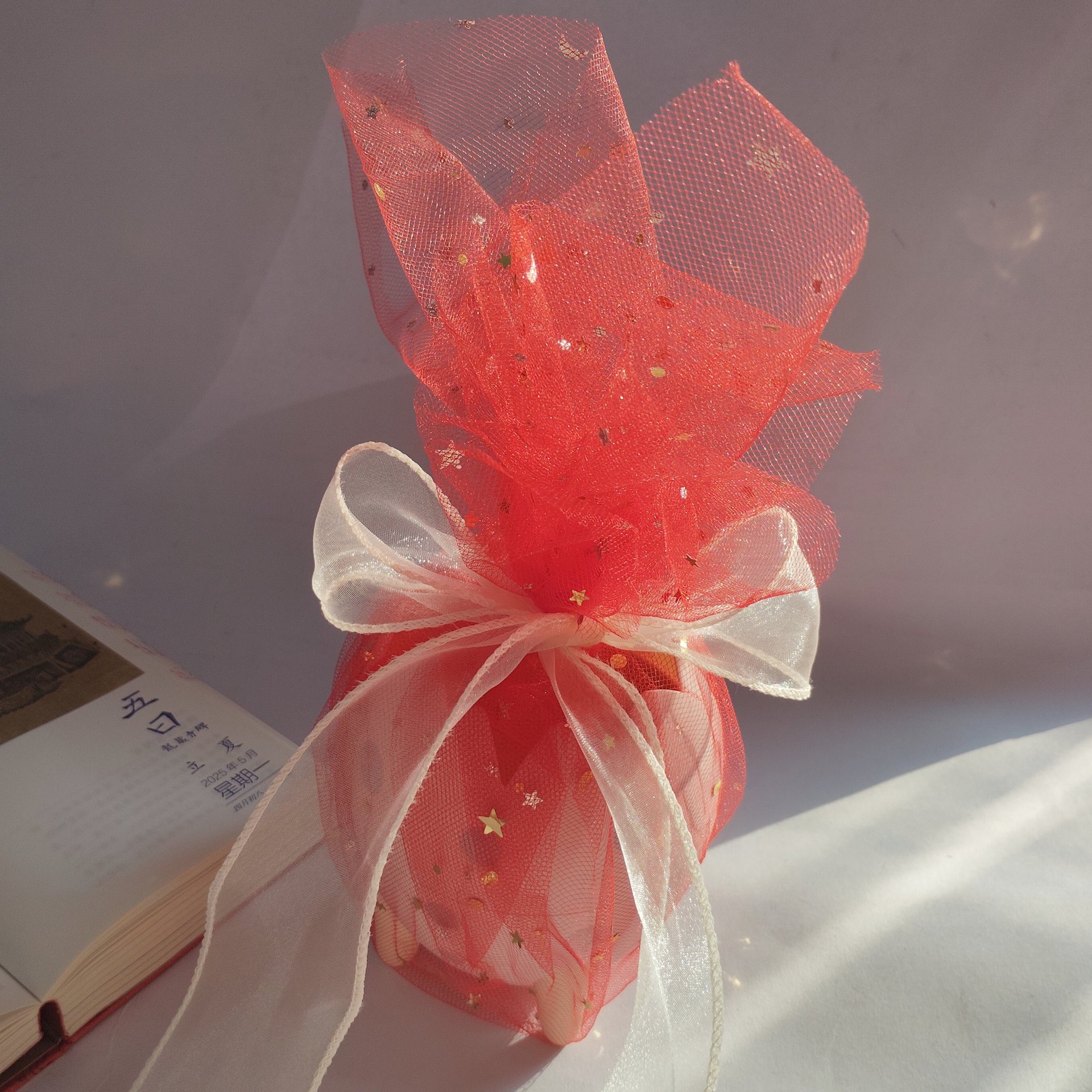 Flocon d'or rouge 48*48 (une seule pièce a été coupée)