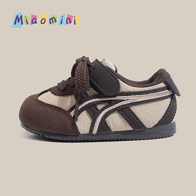 2026 primavera y otoño nuevos zapatos para niños Gump zapatos deportivos coreanos para niños zapatos de entrenamiento de skate para bebés zapatos para niños pequeños
