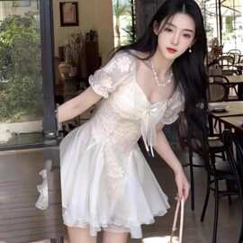 2026新品百搭白月光连衣裙女夏日绝美在逃公主裙收腰蓬蓬裙子短裙