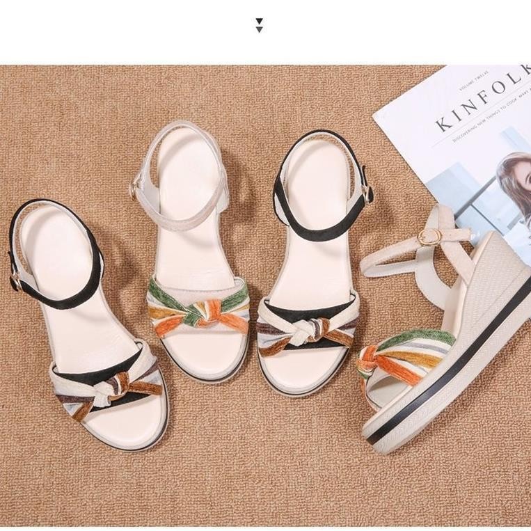 Sandalias de taón de pendiente de verano para mujeres muffins de piel suave 2026 nuevos zapatos de mujer de altura delgada y cómodos antideslizantes