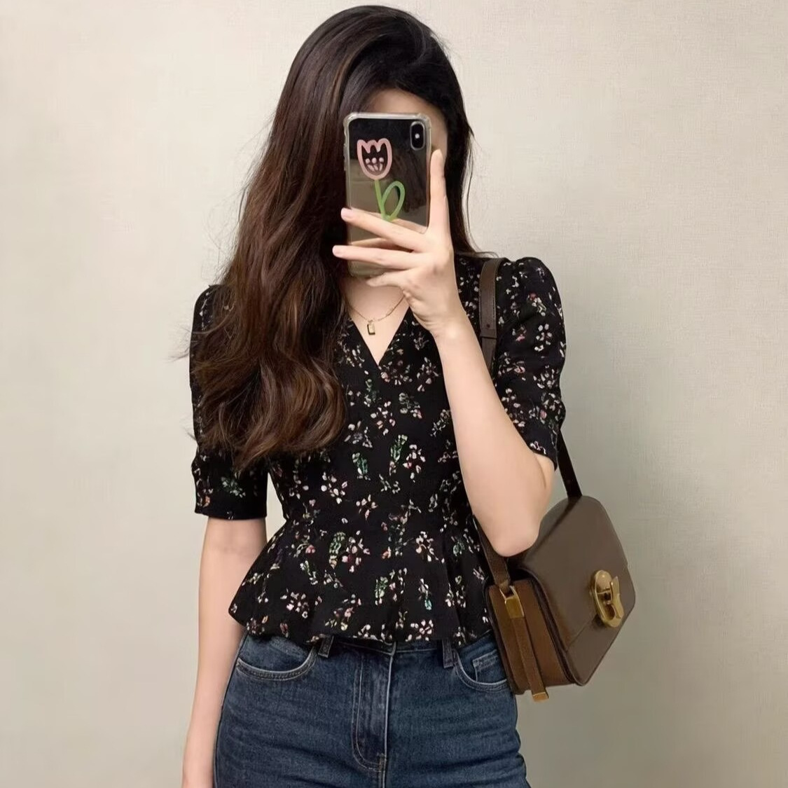 Áo sơ mi nữ cổ V tay bong bóng họa tiết hoa đen thắt eo — Hoa màu đen chi tiết 2