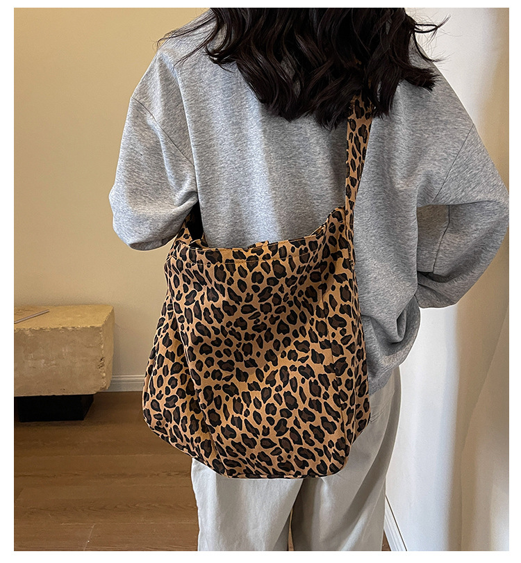 262g Weight Polyester Lining Material Zipper Closure Type Single Shoulder Strap Strap Type Tote Bag Bags Type Daily, Street Occasion Leopard Pattern All Seasons Season Women's Gender Streetwear Style Square Shape Large Size Women's Large Cloth Leopard Streetwear Zipper Tote Bag 无