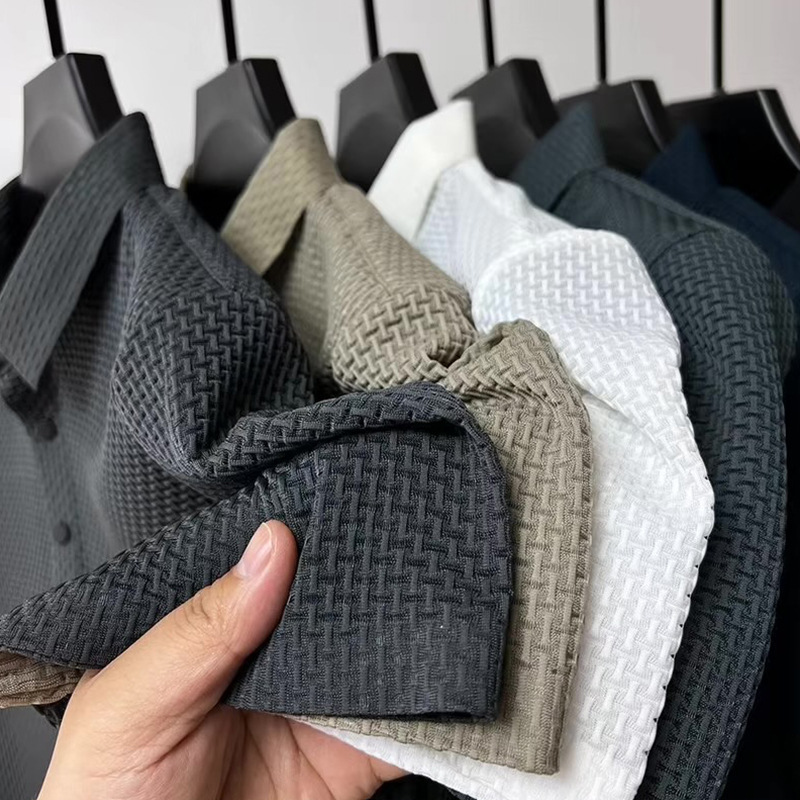 Camiseta polo de manga corta de alta gama Camiseta de negocios de lujo ligero para hombres Productos europeos Temperamento de color sólido Camisa casual de seda de hielo jacquard