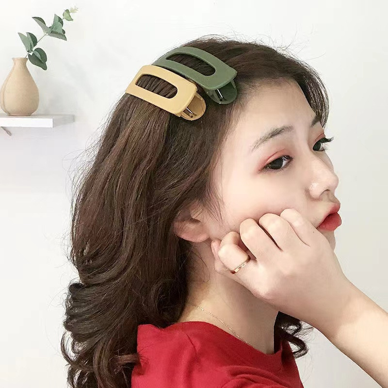 Simple Style Solid Color Plastic Hair Clip display picture 4