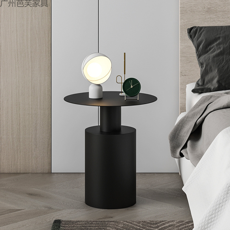 Sofá de estilo nórdico de lujo ligero con varios sofá de esquina de la sala de estar con varios estantes de cabecera de hierro forjado mesa redonda simple mesa de té