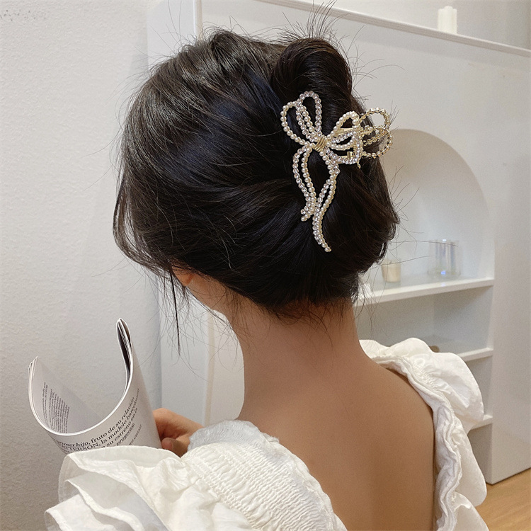 Fashion New Pearl Bow Barrettes Women's Metal Hair Claw Headdress display picture 1