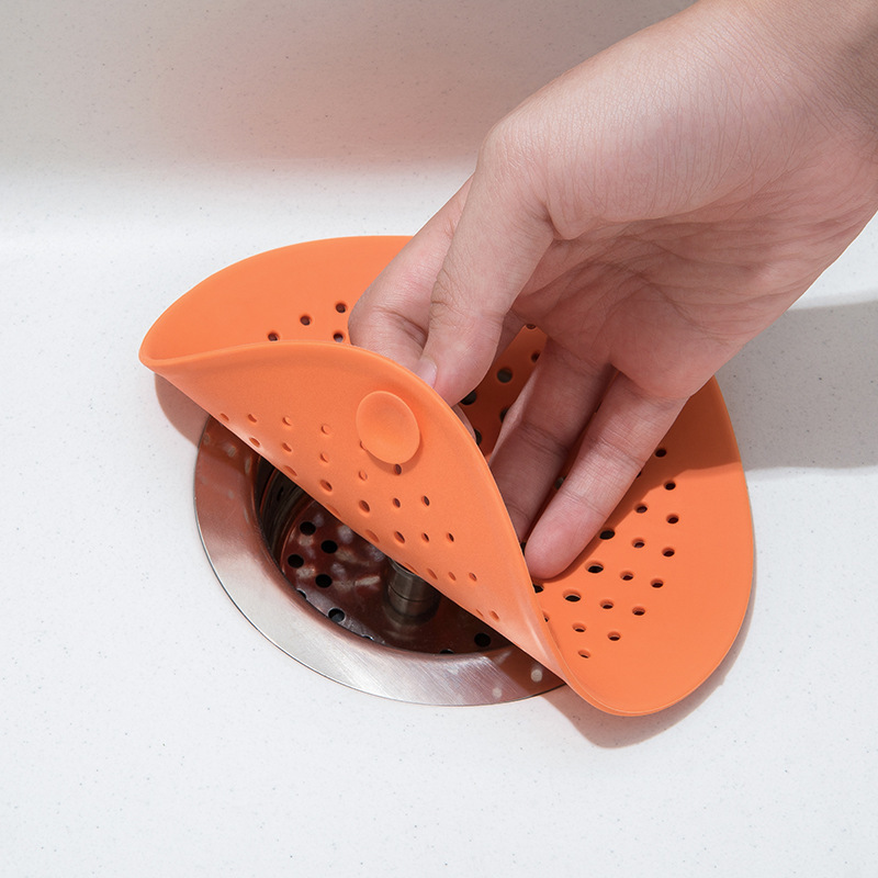 台所の水槽のごみの濾過網の池は野菜のたらいの楕円形のトイレの髪の毛の下水道の床を洗って蓋を漏らします。|undefined