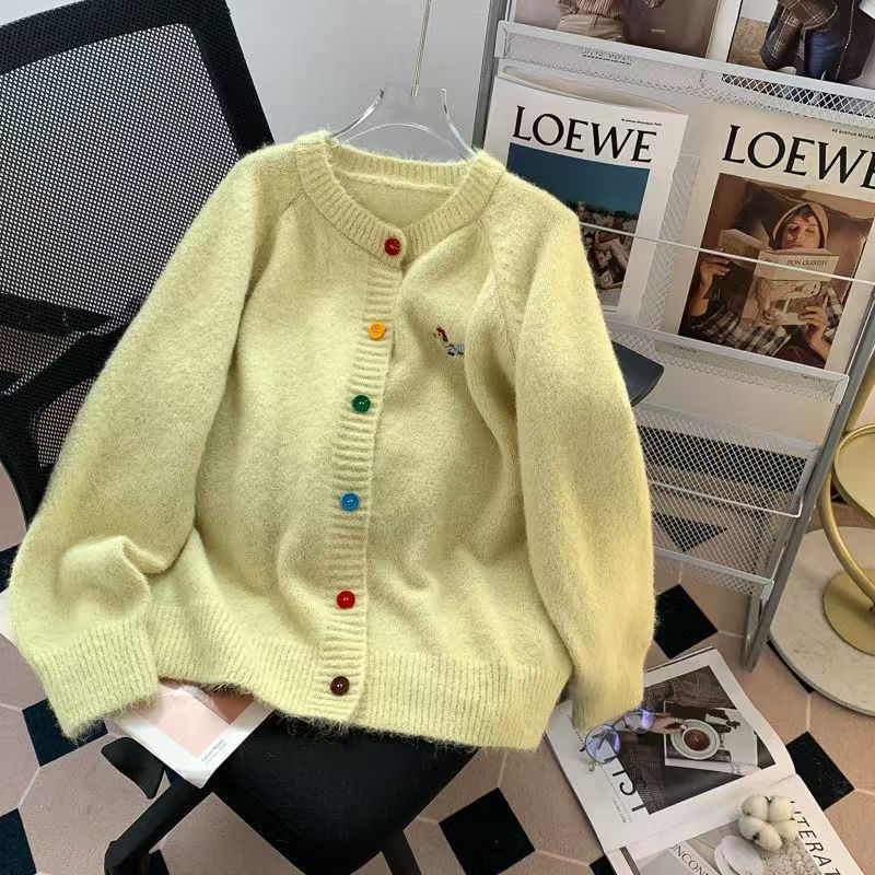 24 invierno Puyuan estilo coreano de cuello redondo bordado cardigan de punto con 2024 nuevo otoño invierno exterior image 7