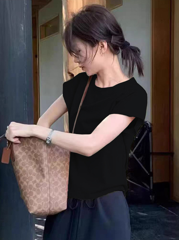 ピンクの右肩半袖Tシャツ女性用2025夏多用途新スタイル着用スリムフィットショートボトムシャツトップ|undefined