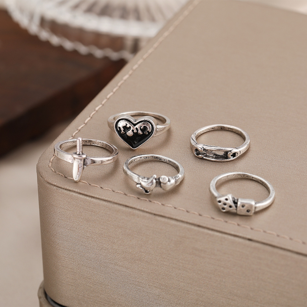 2021 New Creative Simple Retro Jewelry Heart Paper Clip Love Sword Ring 5-piece Set display picture 7