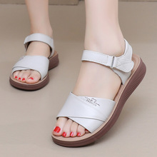 2025新款夏季凉鞋女外穿平底防滑中老年妈妈鞋软底舒适休闲凉鞋女