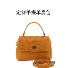 头层牛皮手提包  复古棕色  调菱格压纹搭配镂空设计  配可拆肩带