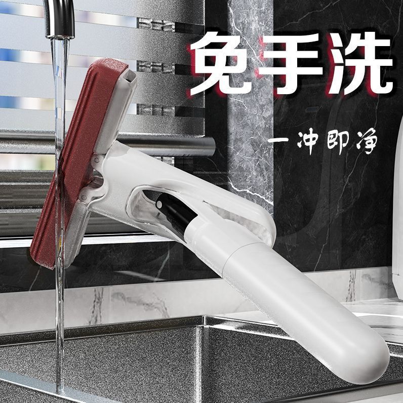 手持ちの噴水の小さいモップを持って、テーブルの上ですぐに拭いてください。|undefined