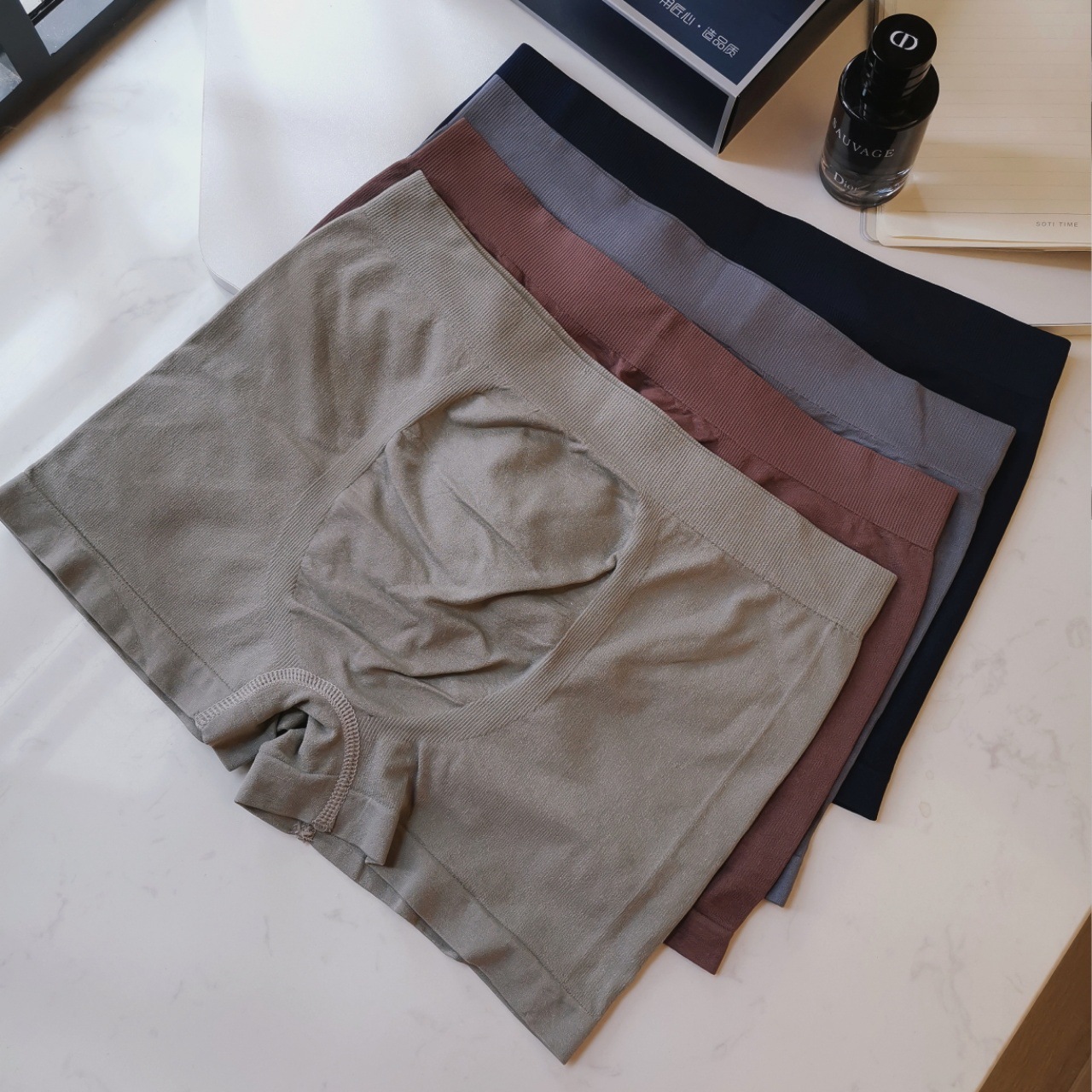 內褲男士無縫大碼青少年四平角男士 內褲透氣舒適運動無感1.0批發