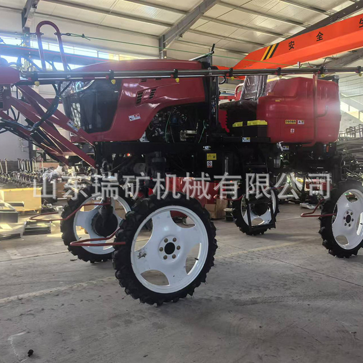 四轮车高架打药机50马力四缸柴油机自动喷杆700L药箱出口国二