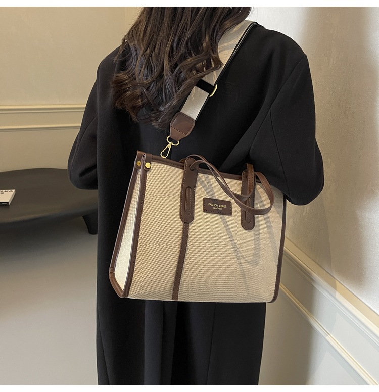 A new 2024 popular and versatile crossbody bag for women's commuting, a stylish tote bag undefined
