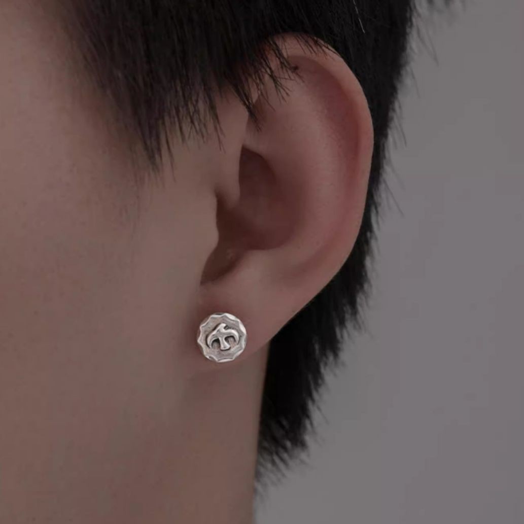 Unique Men's Round Eagle Pendant Earring For A Stylish Look_voghion.com