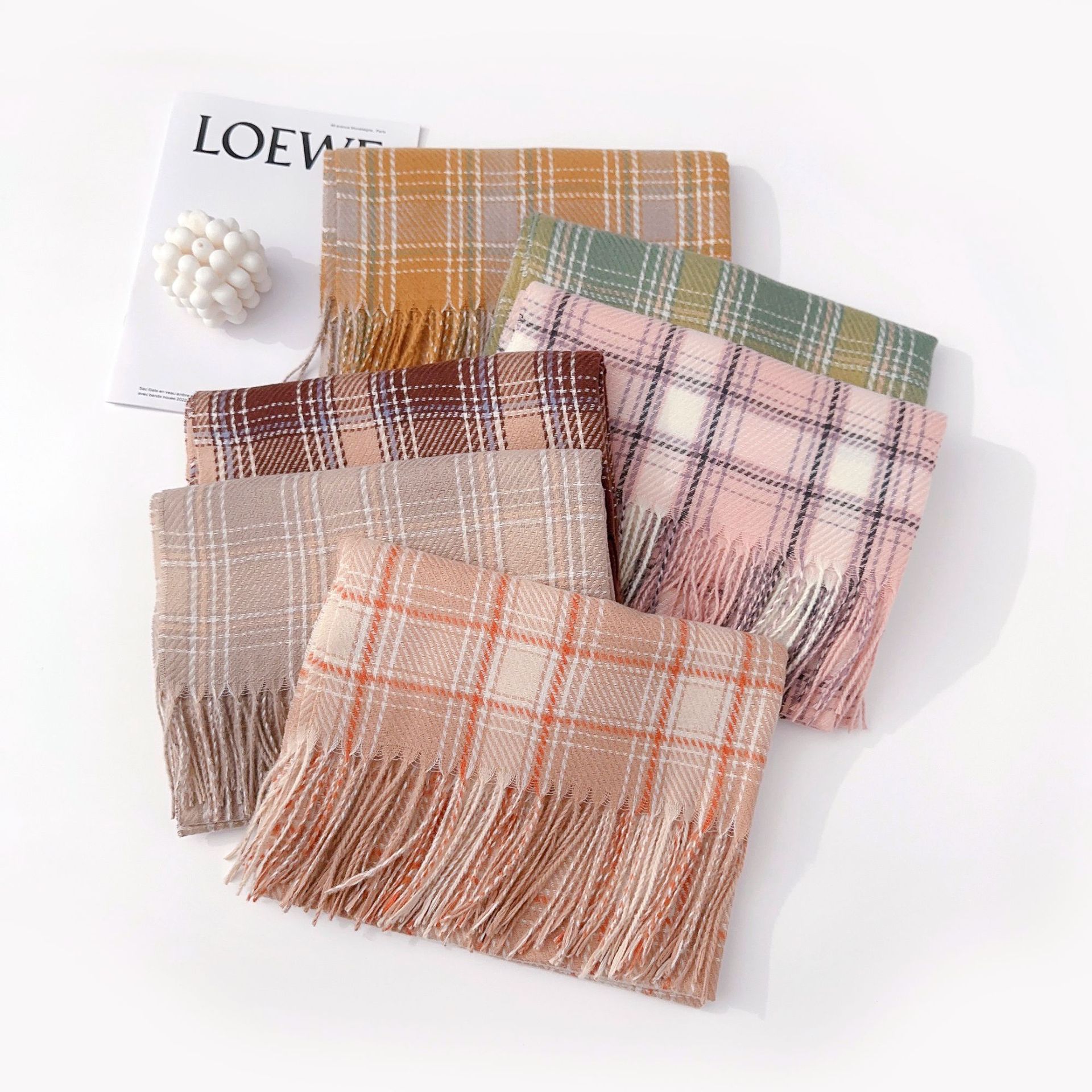 Otoño y invierno nuevo estilo de cachemira a cuadros bufandas de hombro para mujeres japonesas y coreanas universidades anti-viento frío caliente moda buñuelo universal