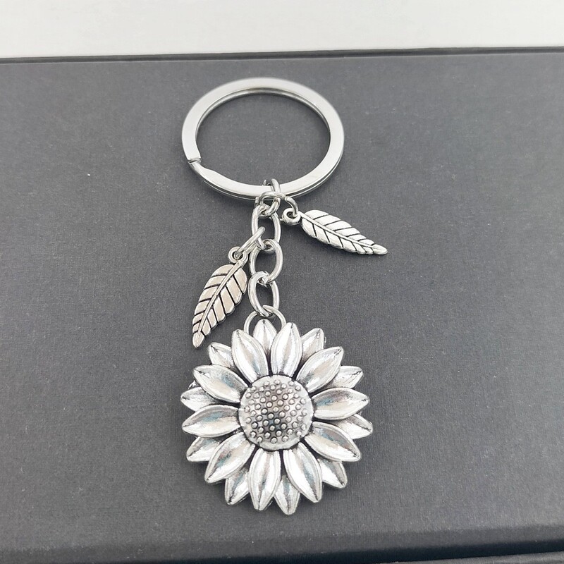 Amazon European and American fashion alloy sunflower sunflower daisy leaf pendant key ring bag accessories wholesale