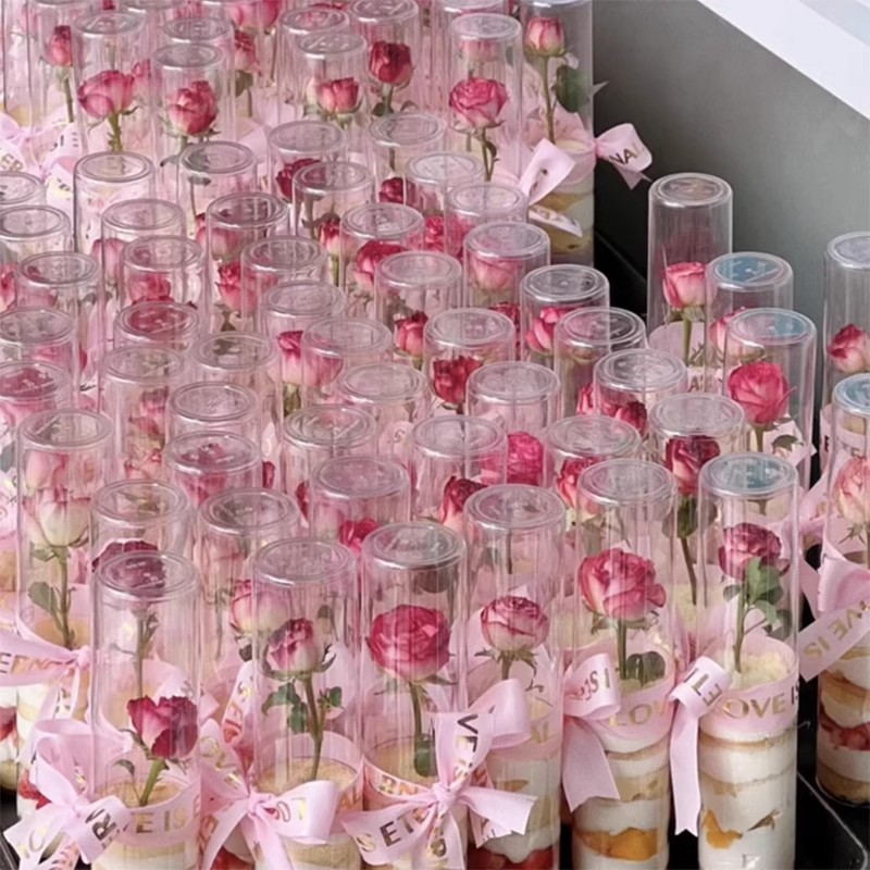 Día de la diosa de la mujer red pastel horneado decoración de mano claveles taza de barril transparente bolsa de mousse embalaje