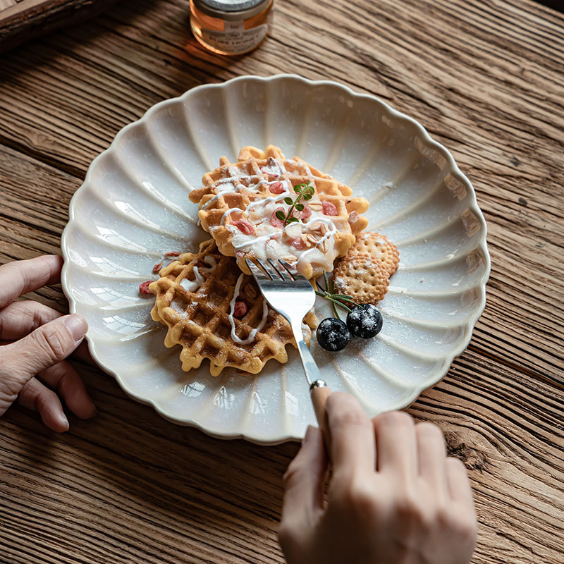 Platos de cerámica en forma de crisantemo exquisitos platos de postres de alta calidad platos domésticos al por mayor platos de mesa franceses platos de platos