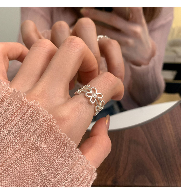 Minimalist Hollow Flower Ring For Women In Pure Silver Adjustable_voghion.com