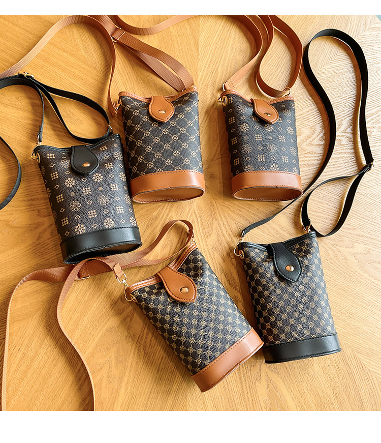 Damentaschen 2024 neuer Stil Kontrastfarbe Blumenschnalle vertikale Pommes-Frites-Tasche lässig einfache kleine quadratische Tasche Handytasche trendy_voghion.com